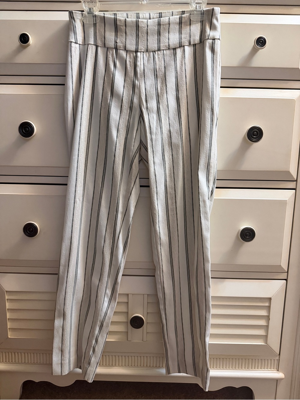 New Directions Ivory & Gray Striped Pull-On Straight Leg Pants Size 6